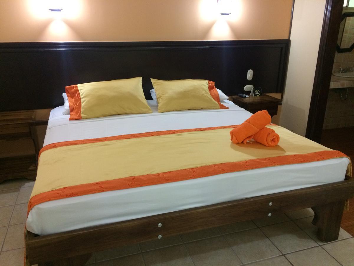 Mussaenda, Arenal Hotel La Fortuna Luaran gambar