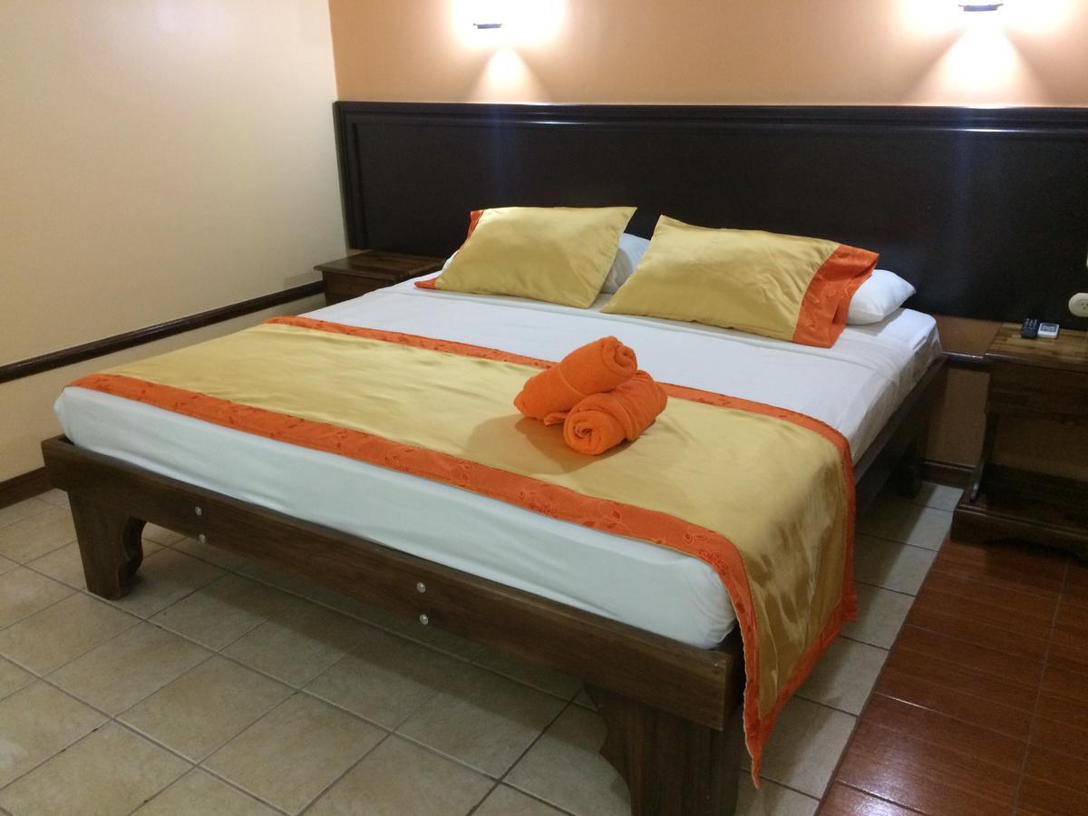 Mussaenda, Arenal Hotel La Fortuna Luaran gambar