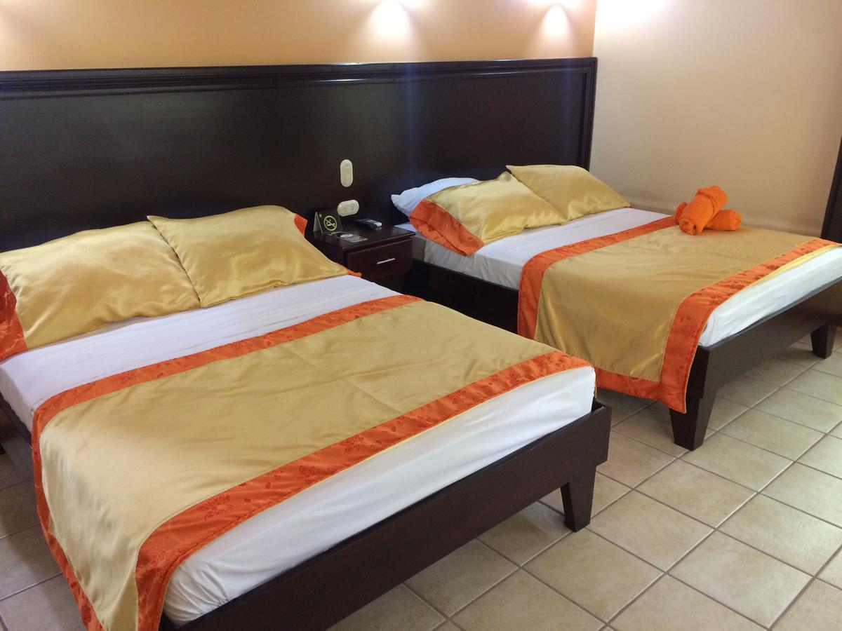 Mussaenda, Arenal Hotel La Fortuna Luaran gambar