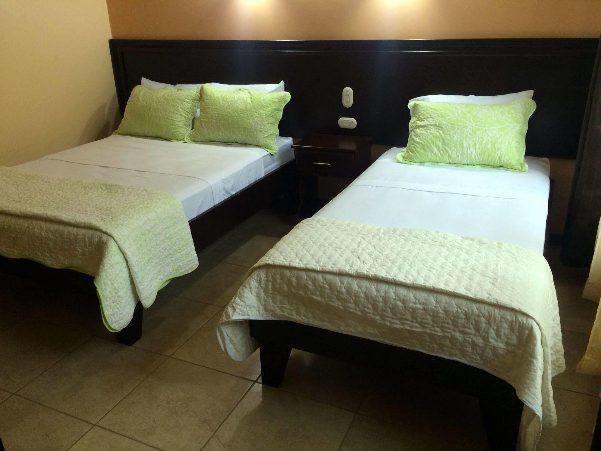 Mussaenda, Arenal Hotel La Fortuna Luaran gambar