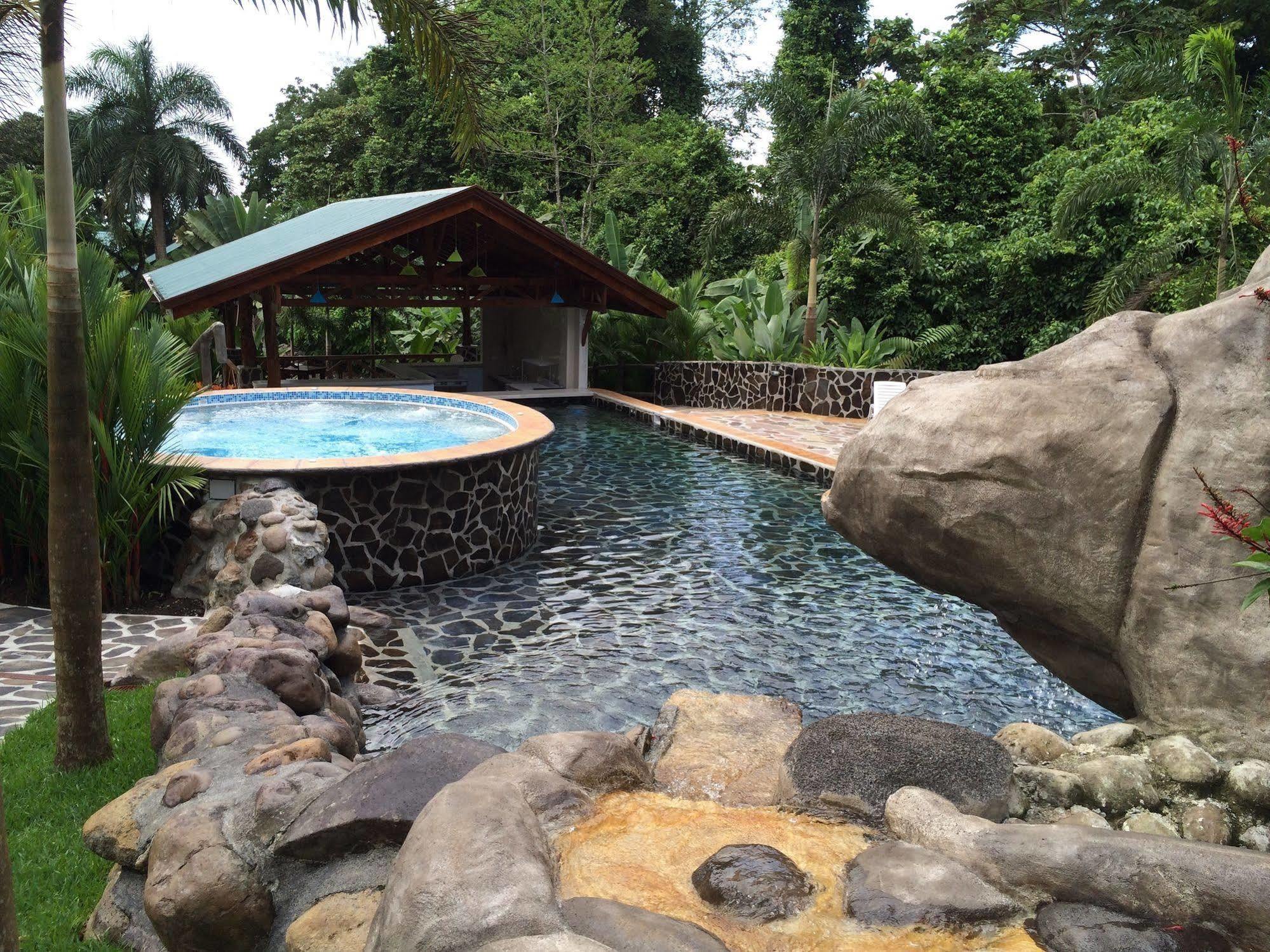 Mussaenda, Arenal Hotel La Fortuna Luaran gambar