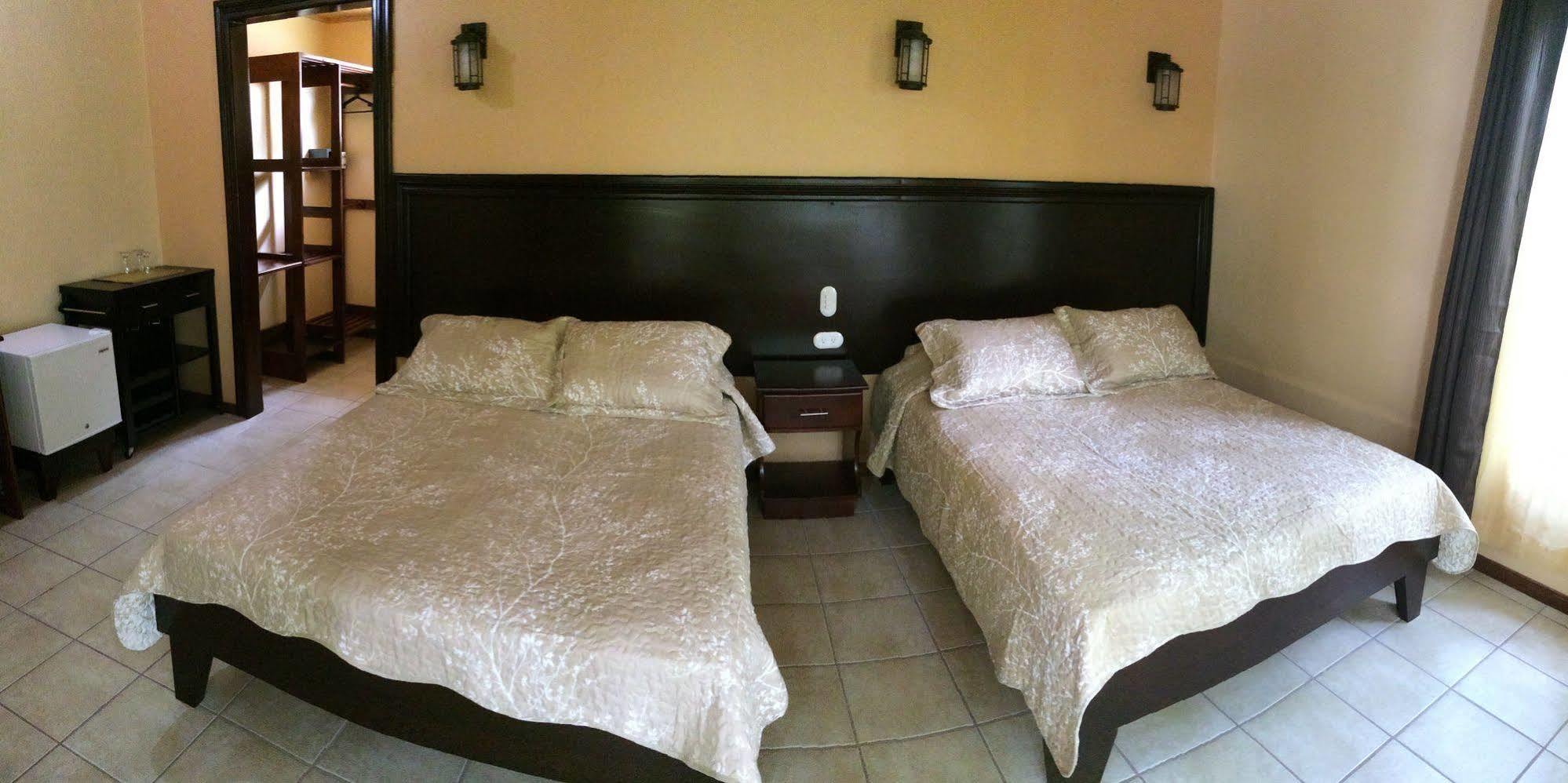 Mussaenda, Arenal Hotel La Fortuna Luaran gambar