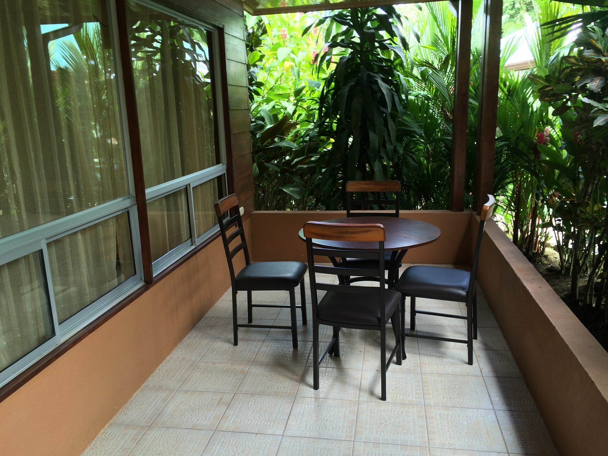 Mussaenda, Arenal Hotel La Fortuna Luaran gambar